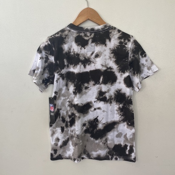 Official NFL Tampa Bay buccaneers youth large shirt. Brand new with tags!! - Picture 2 of 6